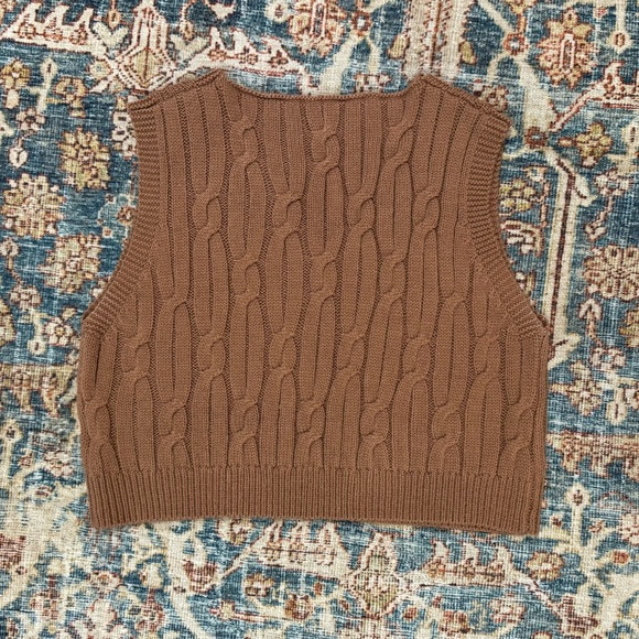 NWOT Sleeveless Sweater Vest - Picture 2 of 4